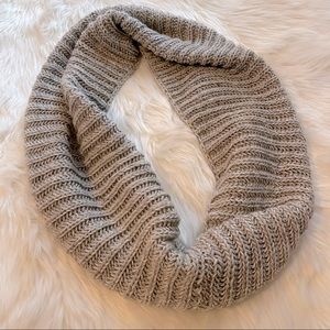 Chunky knitted infinity scarf